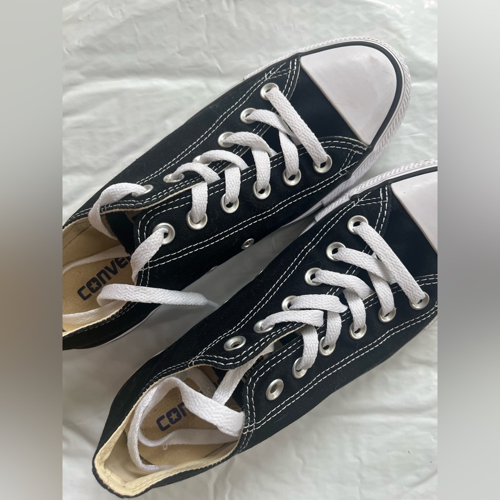 Converse Womens size 8